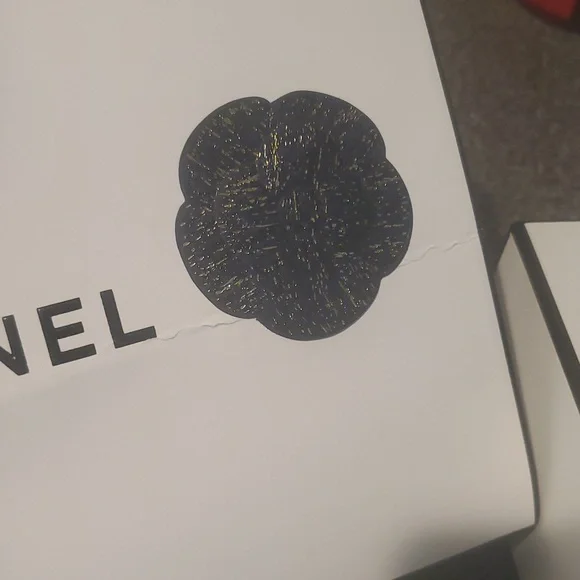 Chanel White Gift Boxes - Picture 7 of 14